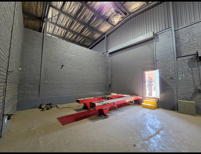 2,200M² WAREHOUSE TO LET IN WADEVILLE